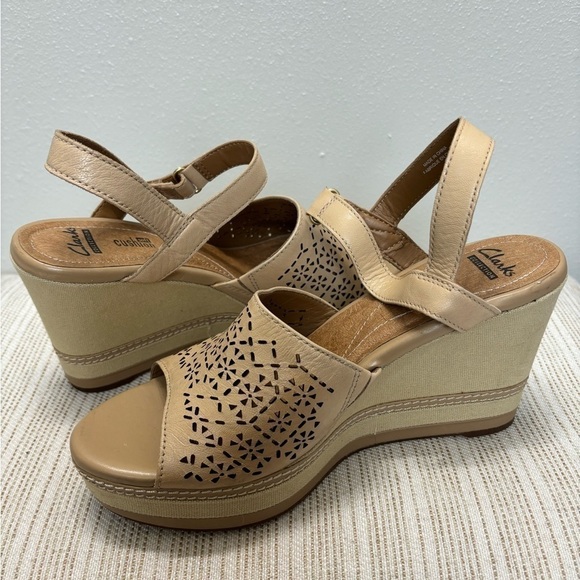 Clark’s sandals size 9 - Picture 3 of 8